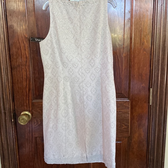 NWT , Tahari white Brocade design embroidered dress , 6 - Picture 5 of 6